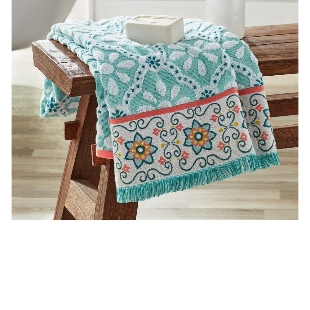 2 Pioneer Woman Bath Towels